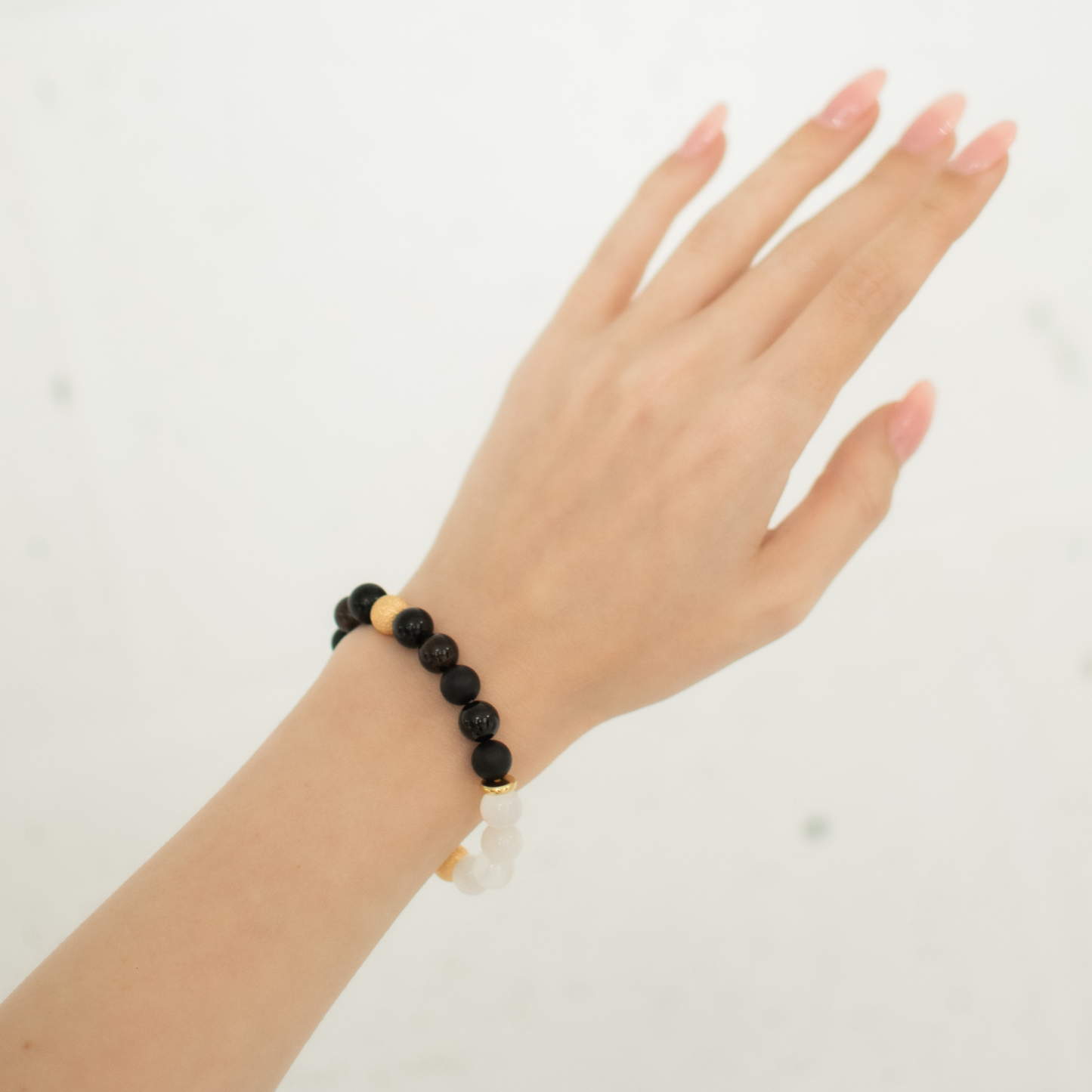 HEALING & PROTECTION | Crystal Bracelet | Onyx & Moonstone